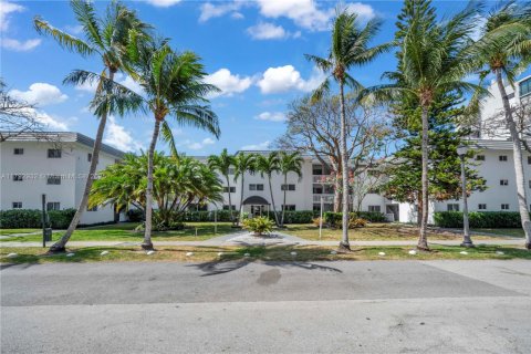 Condo in Key Biscayne, Florida, 1 bedroom  № 1708914 - photo 30