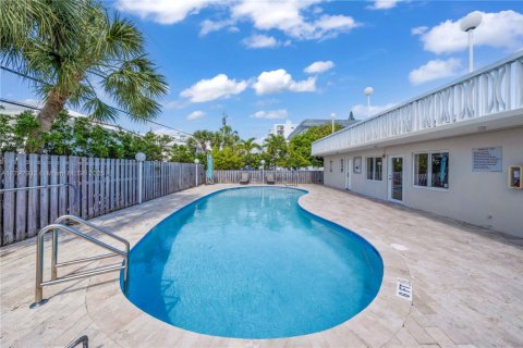 Condo in Key Biscayne, Florida, 1 bedroom  № 1708914 - photo 25