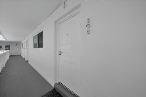 Condo in Key Biscayne, Florida, 1 bedroom  № 1708914 - photo 3