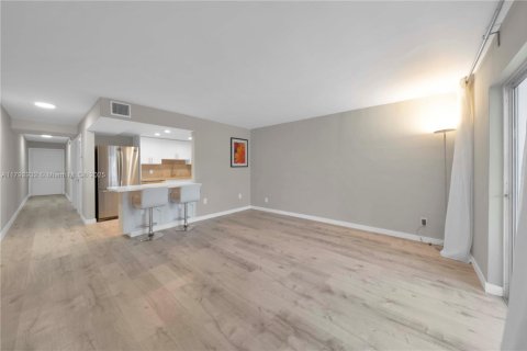 Condo in Key Biscayne, Florida, 1 bedroom  № 1708914 - photo 9