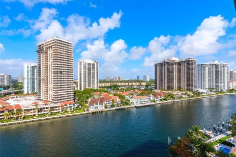 Copropriété à louer à Sunny Isles Beach, Floride: 2 chambres, 92.9 m2 № 2168160 - photo 19