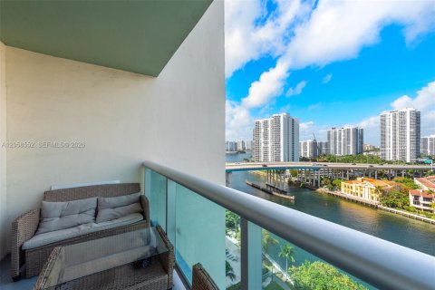 Copropriété à louer à Sunny Isles Beach, Floride: 2 chambres, 92.9 m2 № 2168160 - photo 16