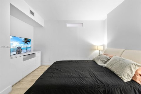 Copropriété à louer à Sunny Isles Beach, Floride: 2 chambres, 92.9 m2 № 2168160 - photo 11