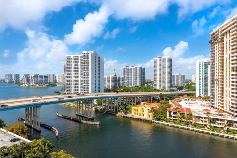 Copropriété à louer à Sunny Isles Beach, Floride: 2 chambres, 92.9 m2 № 2168160 - photo 20