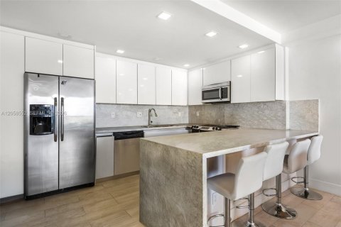 Copropriété à louer à Sunny Isles Beach, Floride: 2 chambres, 92.9 m2 № 2168160 - photo 6