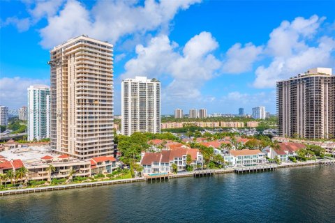 Copropriété à louer à Sunny Isles Beach, Floride: 2 chambres, 92.9 m2 № 2168160 - photo 18