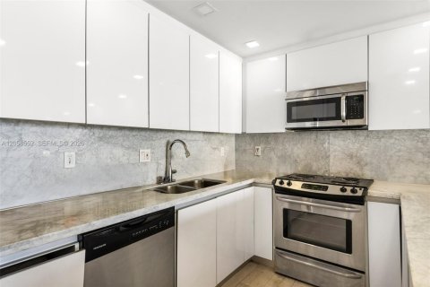 Copropriété à louer à Sunny Isles Beach, Floride: 2 chambres, 92.9 m2 № 2168160 - photo 7