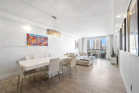 Condo à Sunny Isles Beach, Floride, 2 chambres  № 2168160
