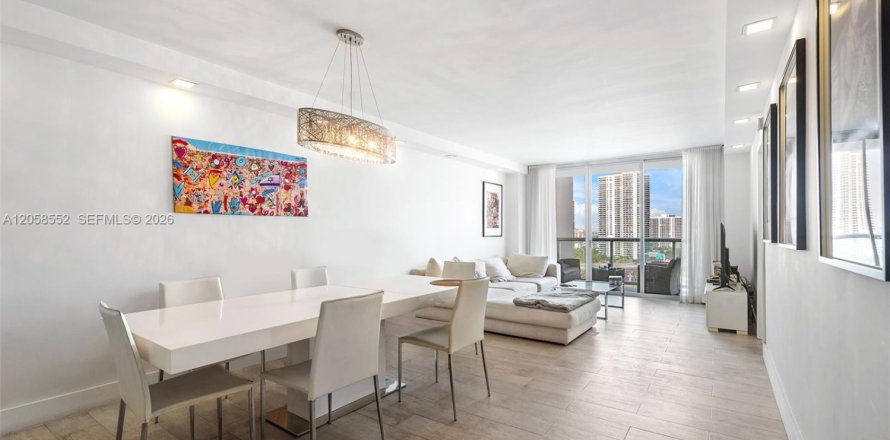 Condo à Sunny Isles Beach, Floride, 2 chambres № 2168160