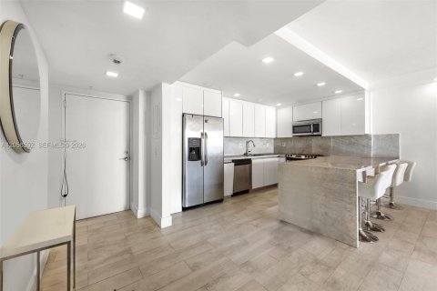 Copropriété à louer à Sunny Isles Beach, Floride: 2 chambres, 92.9 m2 № 2168160 - photo 5