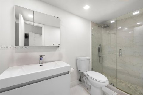 Copropriété à louer à Sunny Isles Beach, Floride: 2 chambres, 92.9 m2 № 2168160 - photo 10