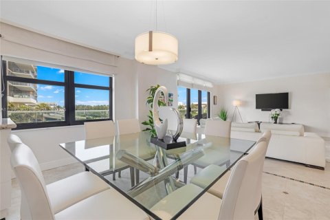Condominio en venta en Bal Harbour, Florida, 2 dormitorios, 180.42 m2 № 1861724 - foto 11