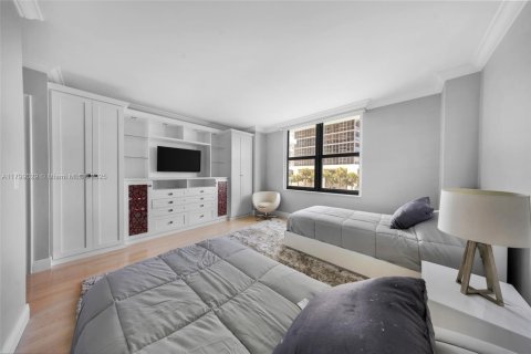 Condominio en venta en Bal Harbour, Florida, 2 dormitorios, 180.42 m2 № 1861724 - foto 19