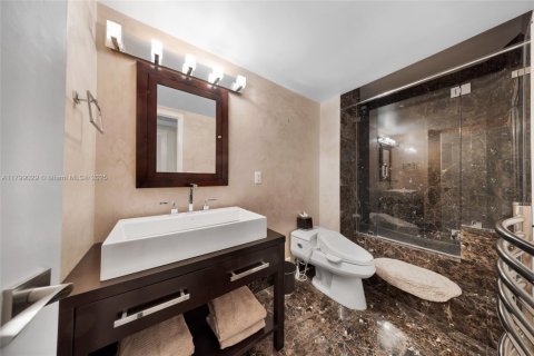 Condominio en venta en Bal Harbour, Florida, 2 dormitorios, 180.42 m2 № 1861724 - foto 21