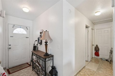 Duplex in Orlando, Florida 3 bedrooms, 92.72 sq.m. № 2221549 - photo 2