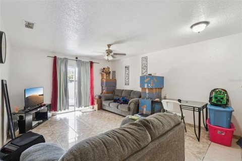 Duplex in Orlando, Florida 3 bedrooms, 92.72 sq.m. № 2221549 - photo 4