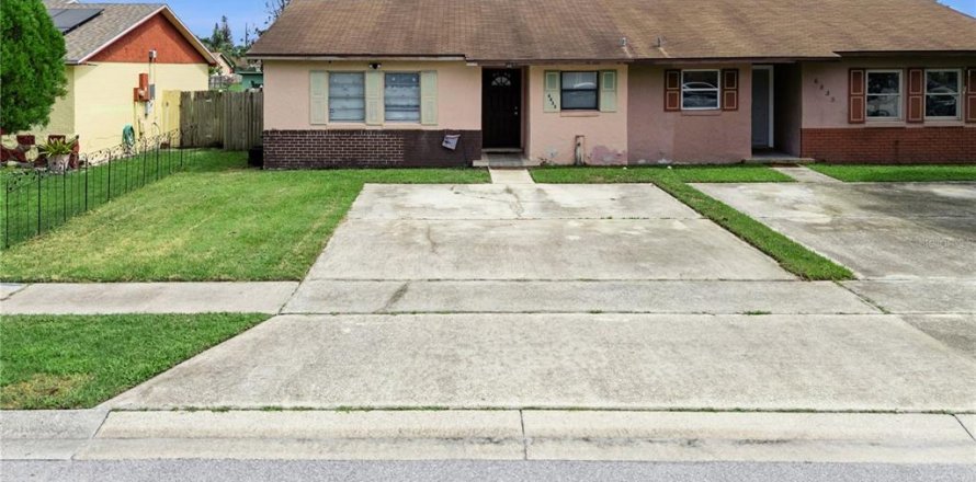 Duplex in Orlando, Florida 3 bedrooms, 92.72 sq.m. № 2221549