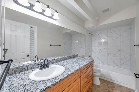 House in Brandon, Florida 4 bedrooms, 193.24 sq.m. № 1853348 - photo 26