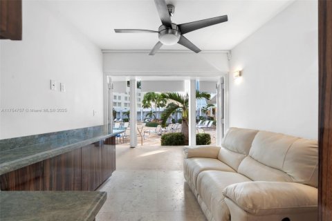 Condominio en venta en Miami Beach, Florida, 14.12 m2 № 1692334 - foto 3