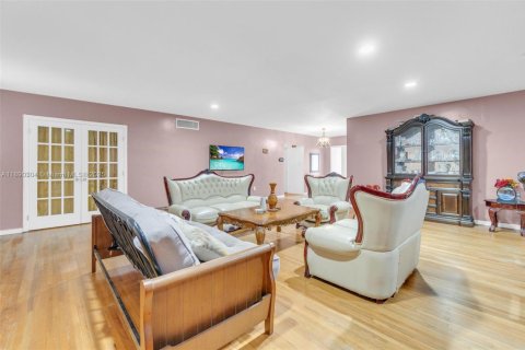 Купить виллу или дом в Норт-Майами, Флорида 4 спальни, 201.69м2, № 1956448 - фото 13