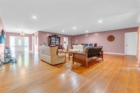 Купить виллу или дом в Норт-Майами, Флорида 4 спальни, 201.69м2, № 1956448 - фото 9