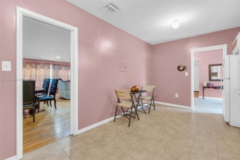 Купить виллу или дом в Норт-Майами, Флорида 4 спальни, 201.69м2, № 1956448 - фото 22