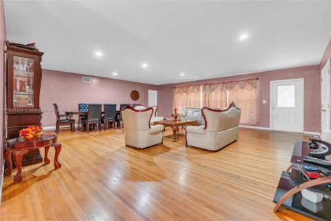 Купить виллу или дом в Норт-Майами, Флорида 4 спальни, 201.69м2, № 1956448 - фото 12