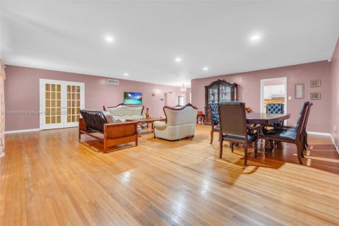 Купить виллу или дом в Норт-Майами, Флорида 4 спальни, 201.69м2, № 1956448 - фото 8