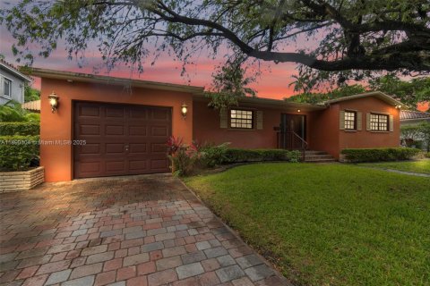 Купить виллу или дом в Норт-Майами, Флорида 4 спальни, 201.69м2, № 1956448 - фото 1
