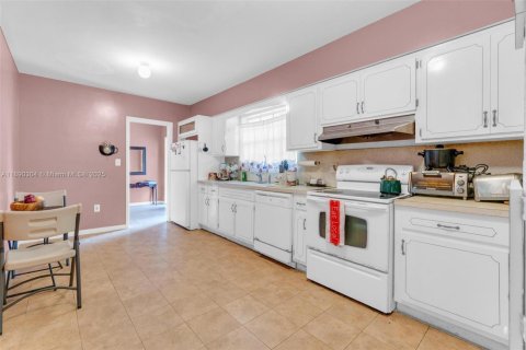 Купить виллу или дом в Норт-Майами, Флорида 4 спальни, 201.69м2, № 1956448 - фото 6