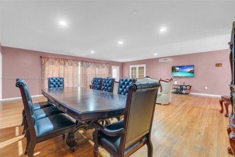 Купить виллу или дом в Норт-Майами, Флорида 4 спальни, 201.69м2, № 1956448 - фото 10