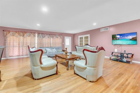 Купить виллу или дом в Норт-Майами, Флорида 4 спальни, 201.69м2, № 1956448 - фото 11