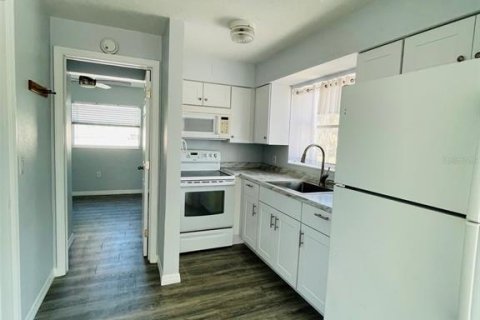 House in Englewood, Florida 1 bedroom, 51.65 sq.m. № 1769320 - photo 4