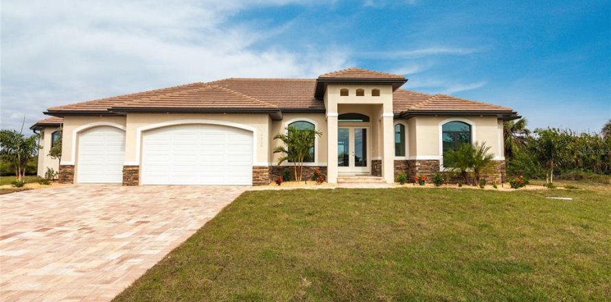 Casa en Port Charlotte, Florida 4 dormitorios, 227.61 m2 № 1520185