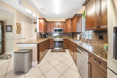 Villa ou maison à vendre à Pembroke Pines, Floride: 4 chambres, 184.13 m2 № 2048673 - photo 6