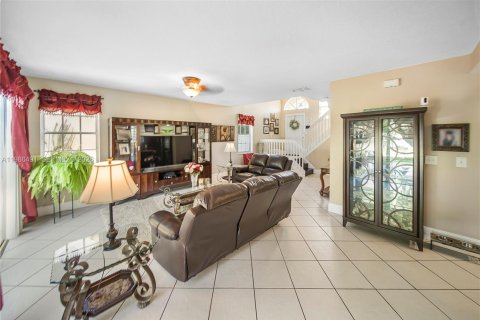 Villa ou maison à vendre à Pembroke Pines, Floride: 4 chambres, 184.13 m2 № 2048673 - photo 5
