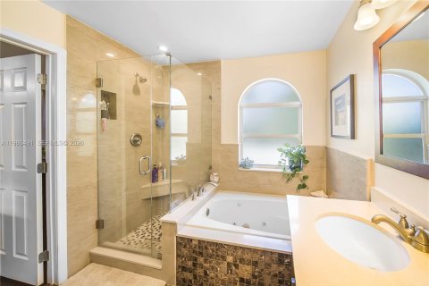 Villa ou maison à vendre à Pembroke Pines, Floride: 4 chambres, 184.13 m2 № 2048673 - photo 12