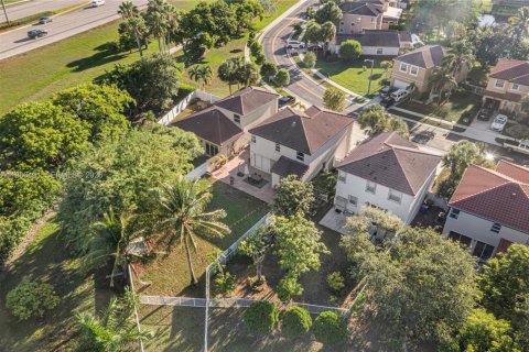 Villa ou maison à vendre à Pembroke Pines, Floride: 4 chambres, 184.13 m2 № 2048673 - photo 26