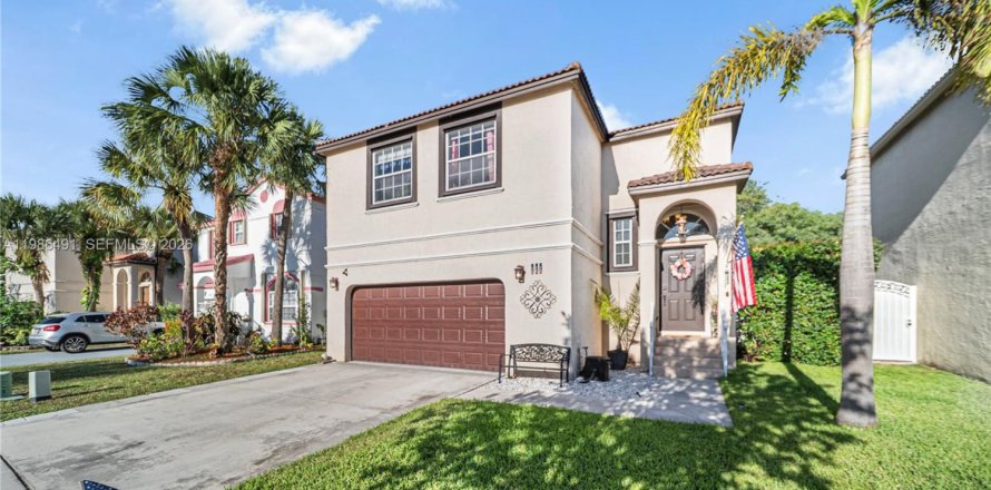 Villa ou maison à Pembroke Pines, Floride 4 chambres, 184.13 m2 № 2048673