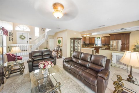 Villa ou maison à vendre à Pembroke Pines, Floride: 4 chambres, 184.13 m2 № 2048673 - photo 4