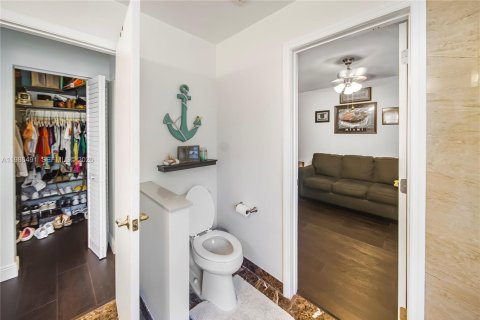 Villa ou maison à vendre à Pembroke Pines, Floride: 4 chambres, 184.13 m2 № 2048673 - photo 13