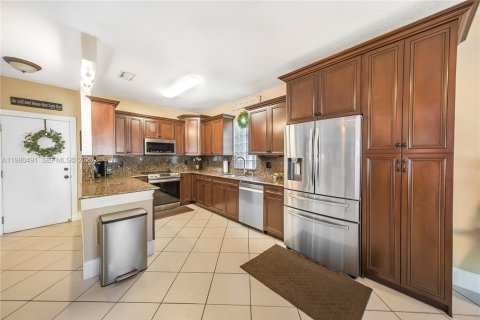 Villa ou maison à vendre à Pembroke Pines, Floride: 4 chambres, 184.13 m2 № 2048673 - photo 7