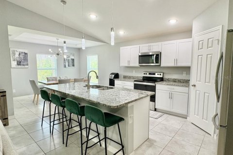 House in Port Charlotte, Florida 3 bedrooms, 144 sq.m. № 1791347 - photo 3