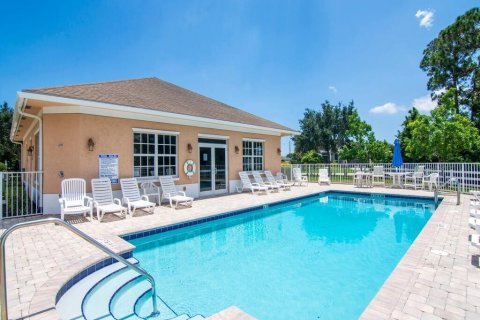 House in Vero Beach, Florida 4 bedrooms, 200.67 sq.m. № 1096283 - photo 1