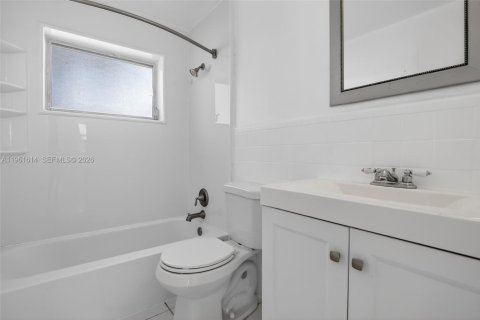 Casa en venta en Sunrise, Florida, 1 dormitorio, 75.99 m2 № 2025868 - foto 17