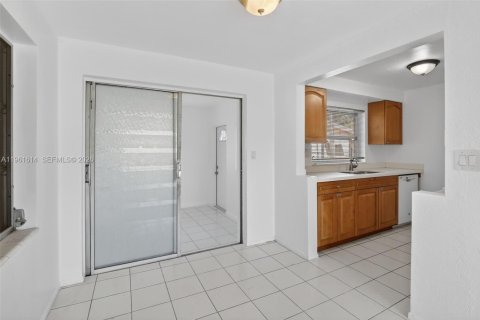 Casa en venta en Sunrise, Florida, 1 dormitorio, 75.99 m2 № 2025868 - foto 9