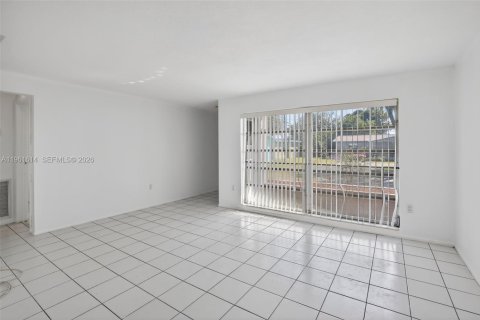 Casa en venta en Sunrise, Florida, 1 dormitorio, 75.99 m2 № 2025868 - foto 8