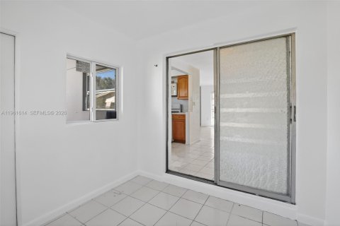 Casa en venta en Sunrise, Florida, 1 dormitorio, 75.99 m2 № 2025868 - foto 19