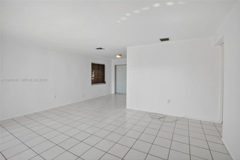 Casa en venta en Sunrise, Florida, 1 dormitorio, 75.99 m2 № 2025868 - foto 5