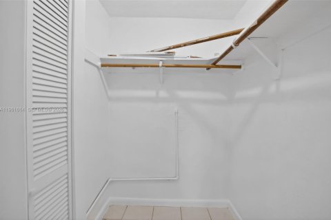 Casa en venta en Sunrise, Florida, 1 dormitorio, 75.99 m2 № 2025868 - foto 16